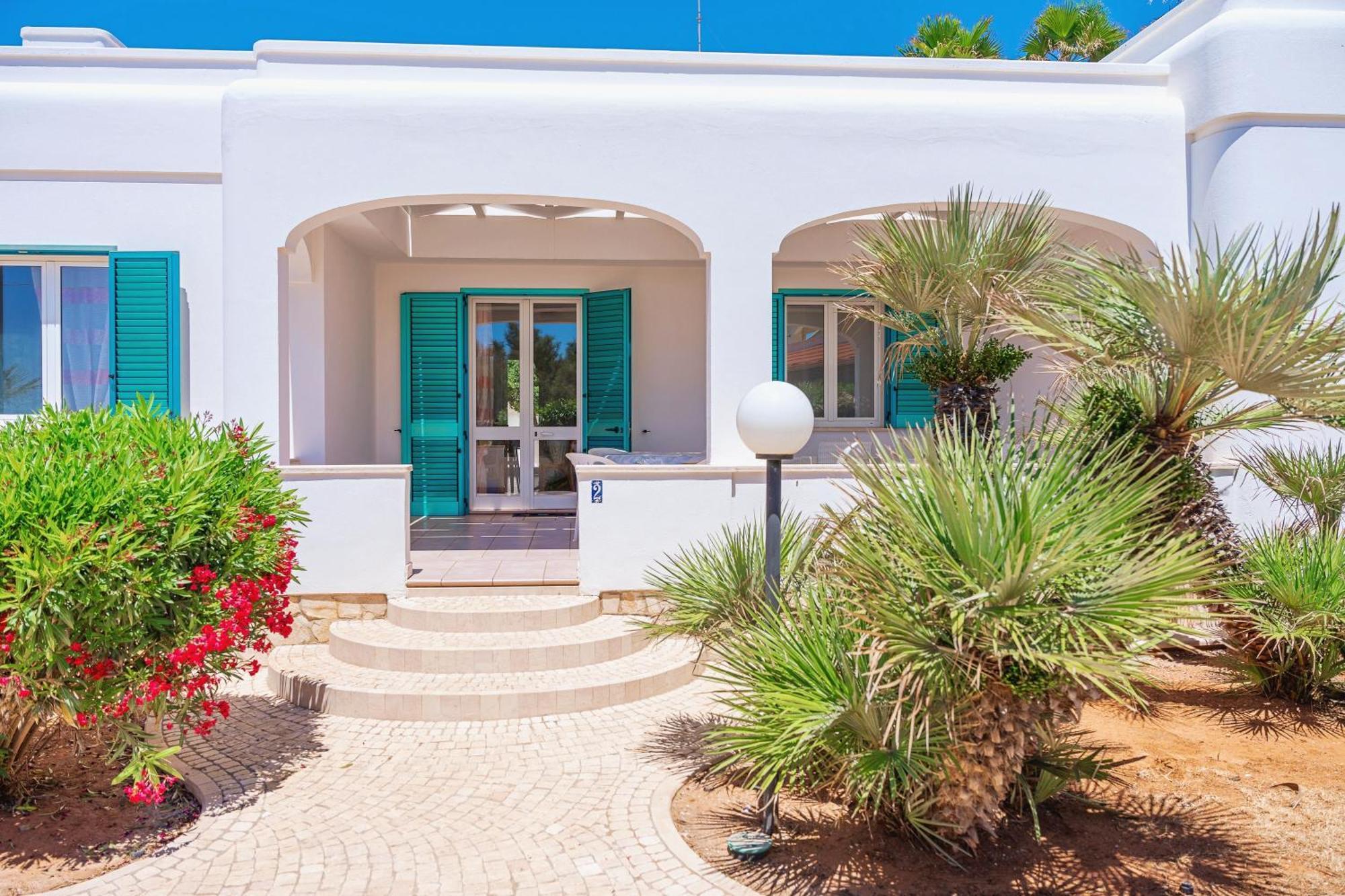 Residence Oasi Sul Mare Torre Suda Bagian luar foto