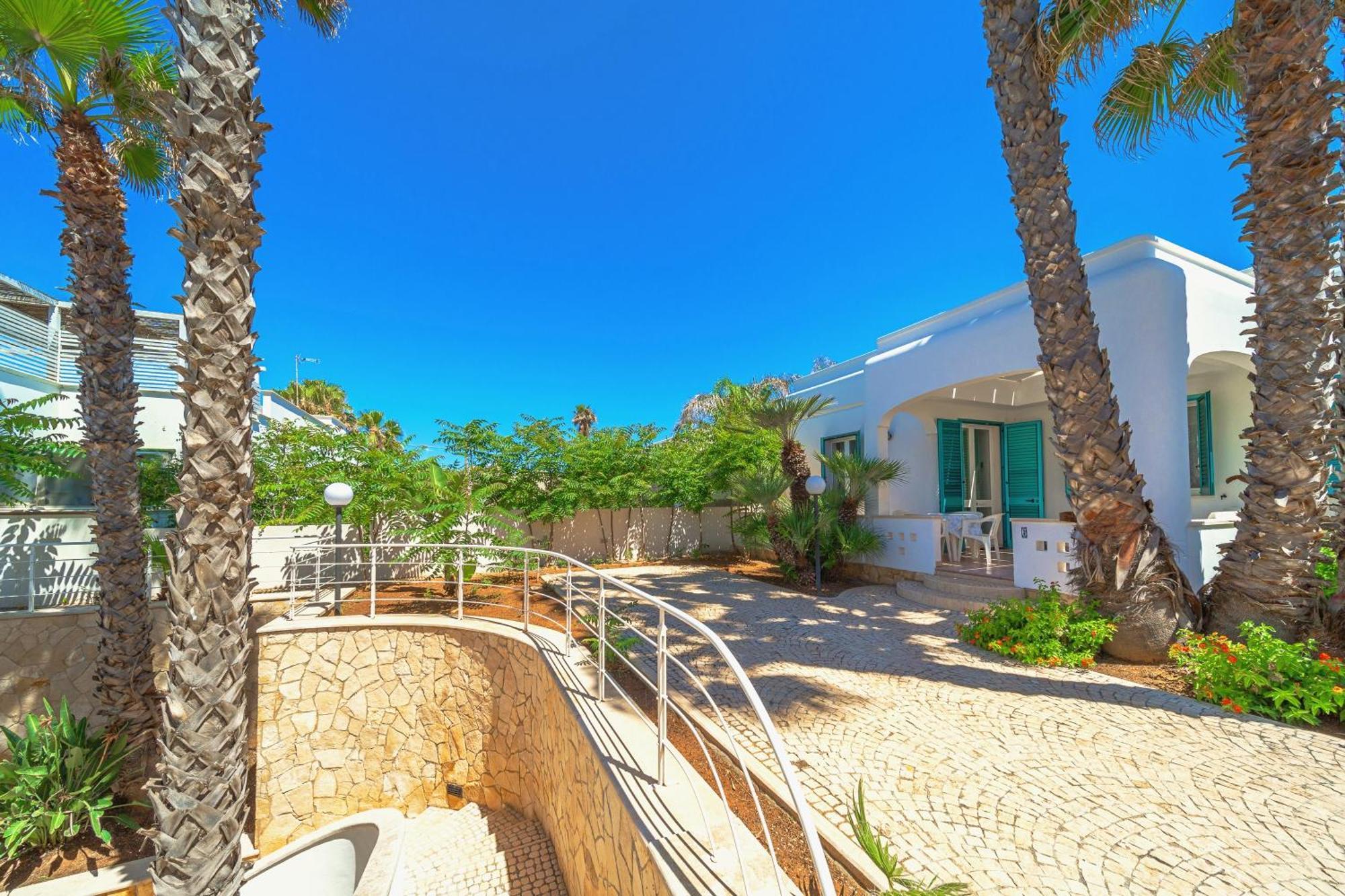 Residence Oasi Sul Mare Torre Suda Bagian luar foto