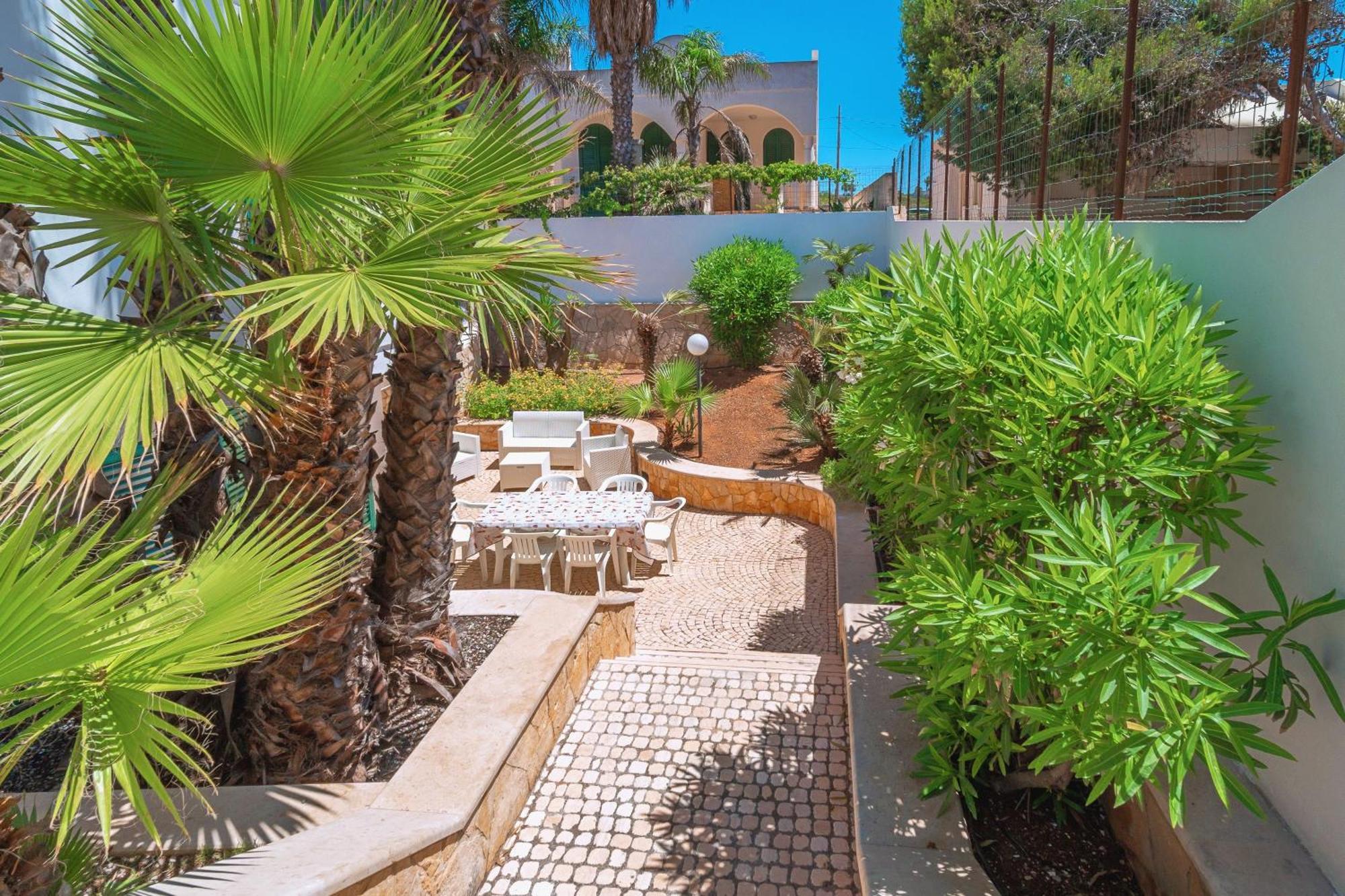 Residence Oasi Sul Mare Torre Suda Bagian luar foto