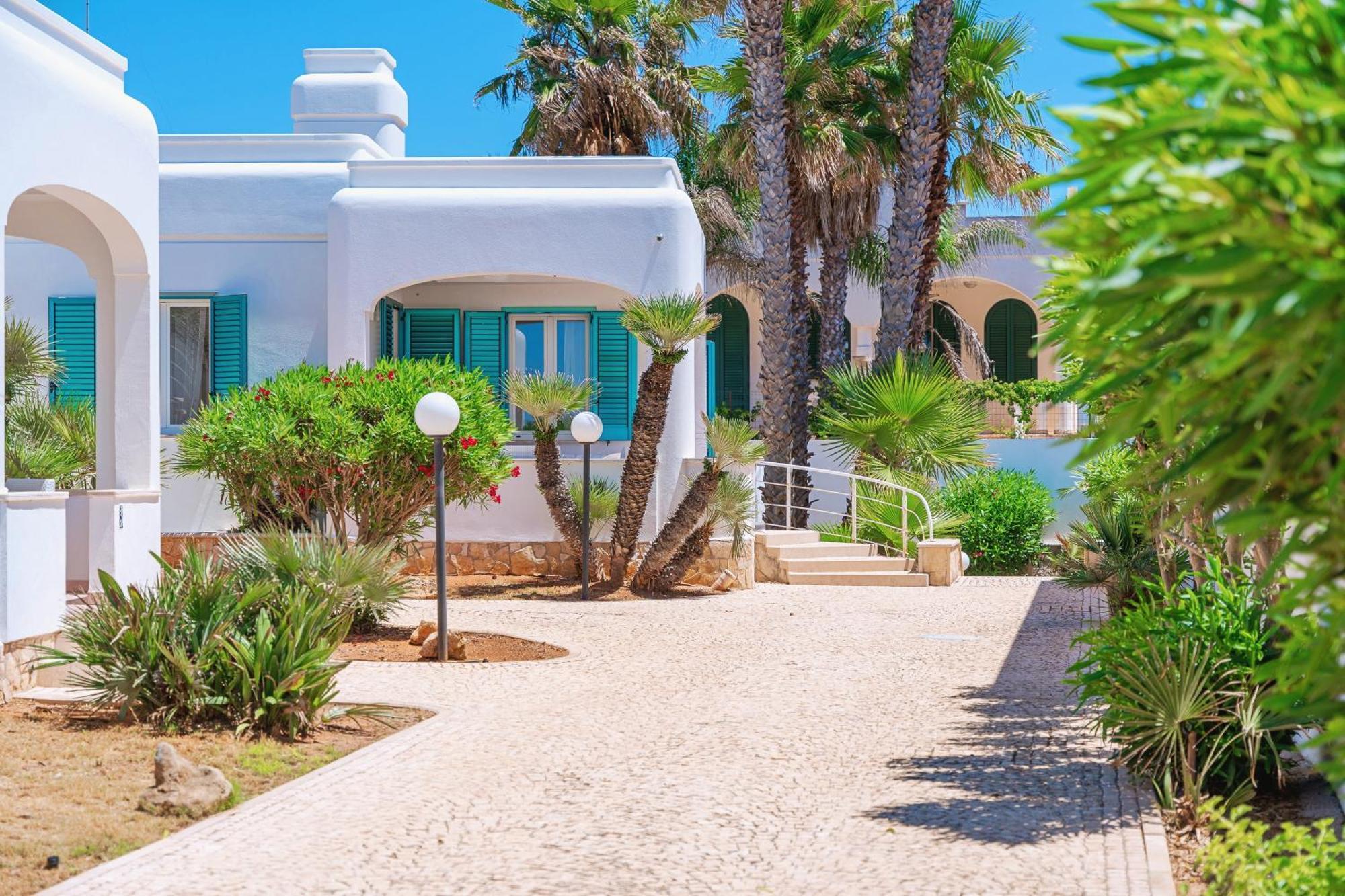 Residence Oasi Sul Mare Torre Suda Bagian luar foto