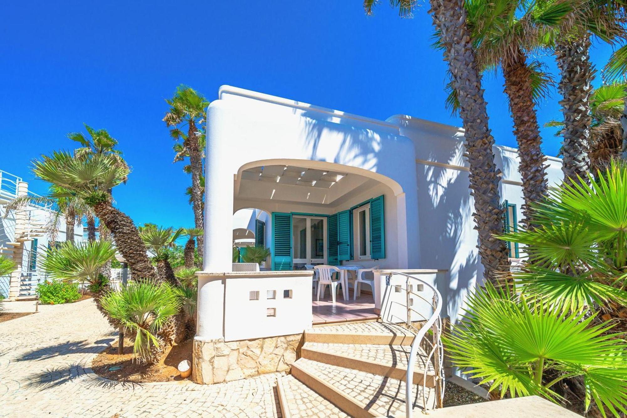 Residence Oasi Sul Mare Torre Suda Bagian luar foto