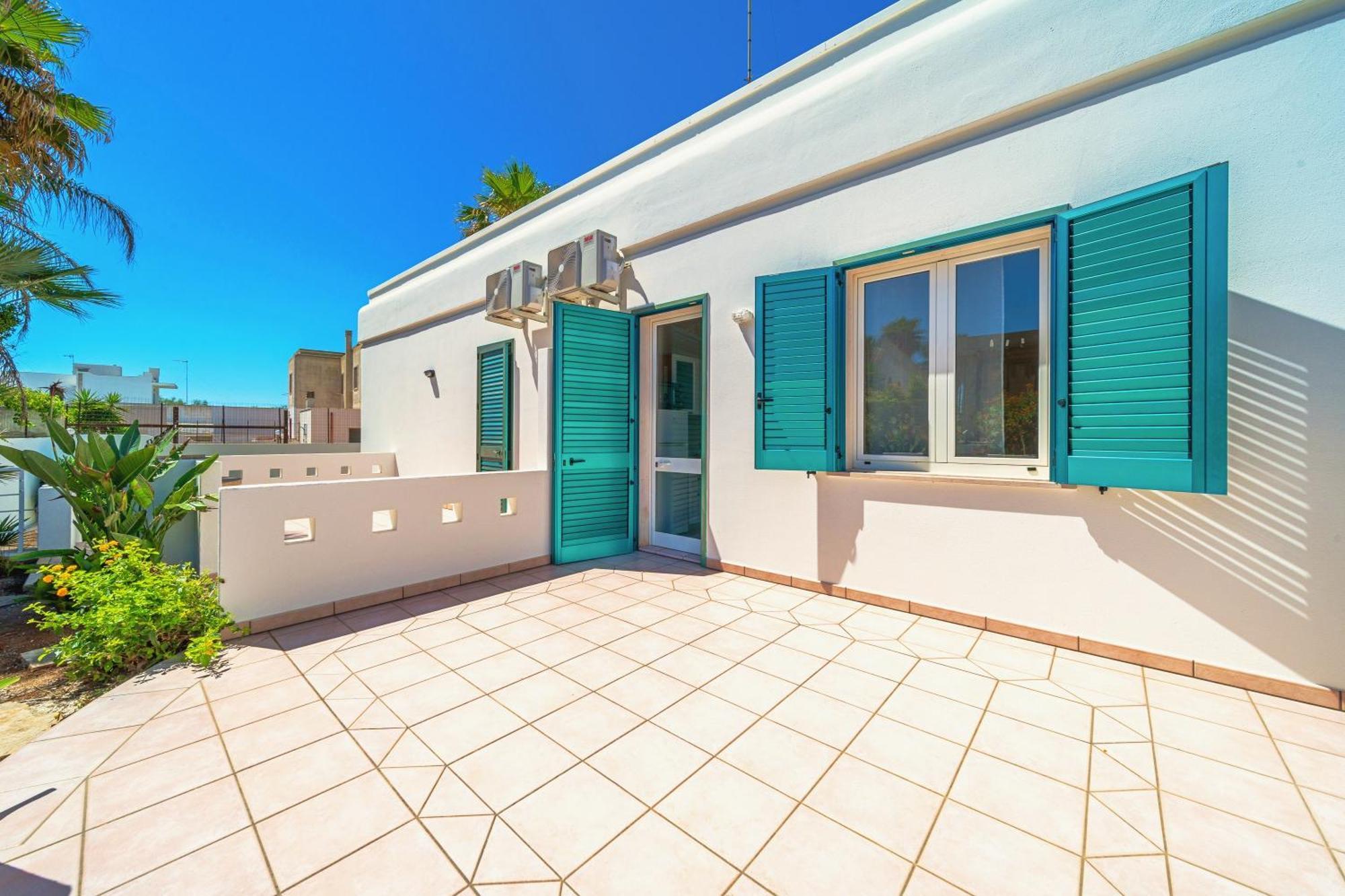 Residence Oasi Sul Mare Torre Suda Bagian luar foto