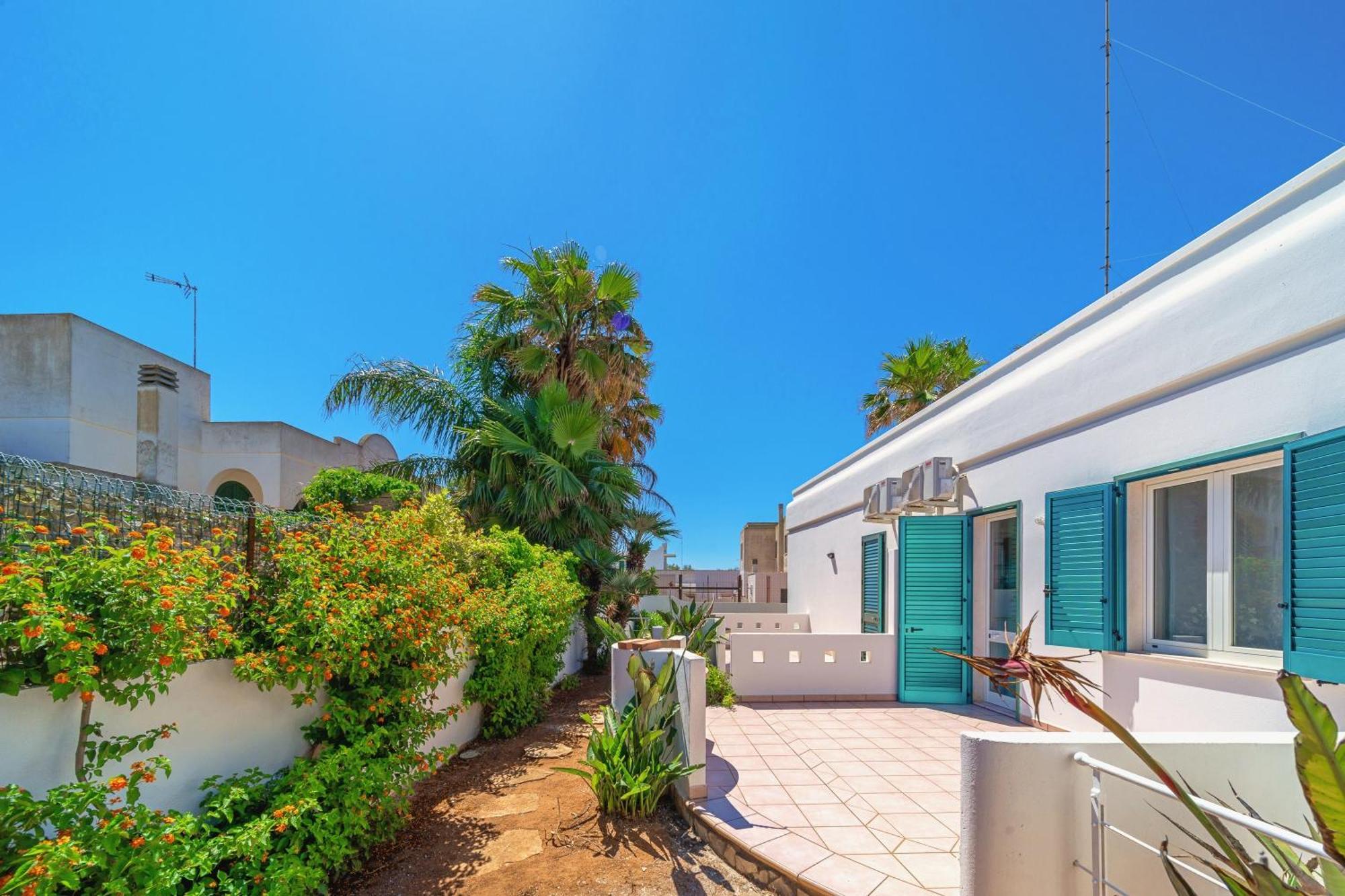 Residence Oasi Sul Mare Torre Suda Bagian luar foto