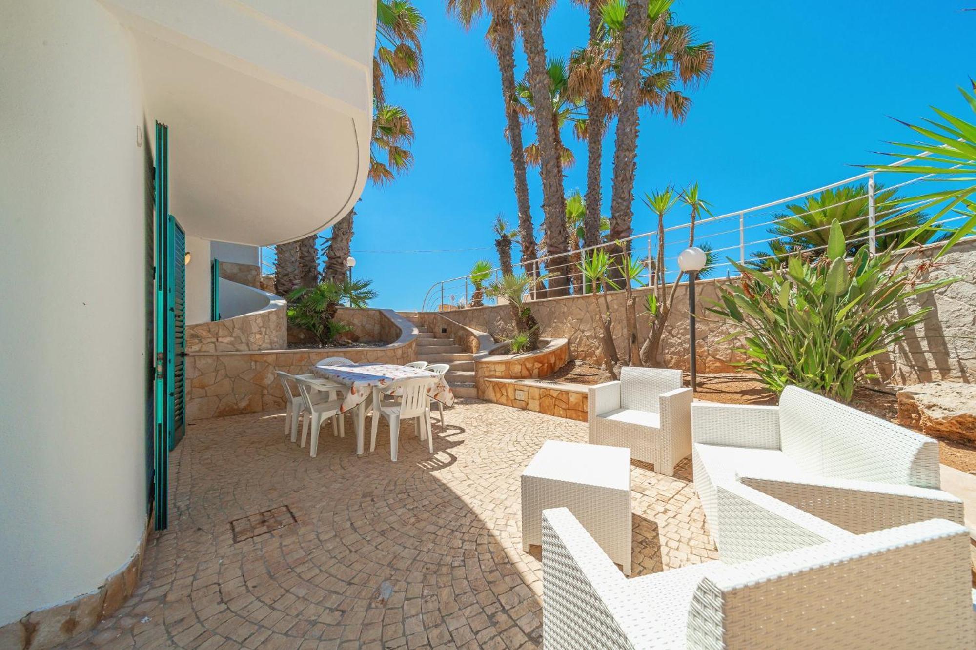 Residence Oasi Sul Mare Torre Suda Bagian luar foto
