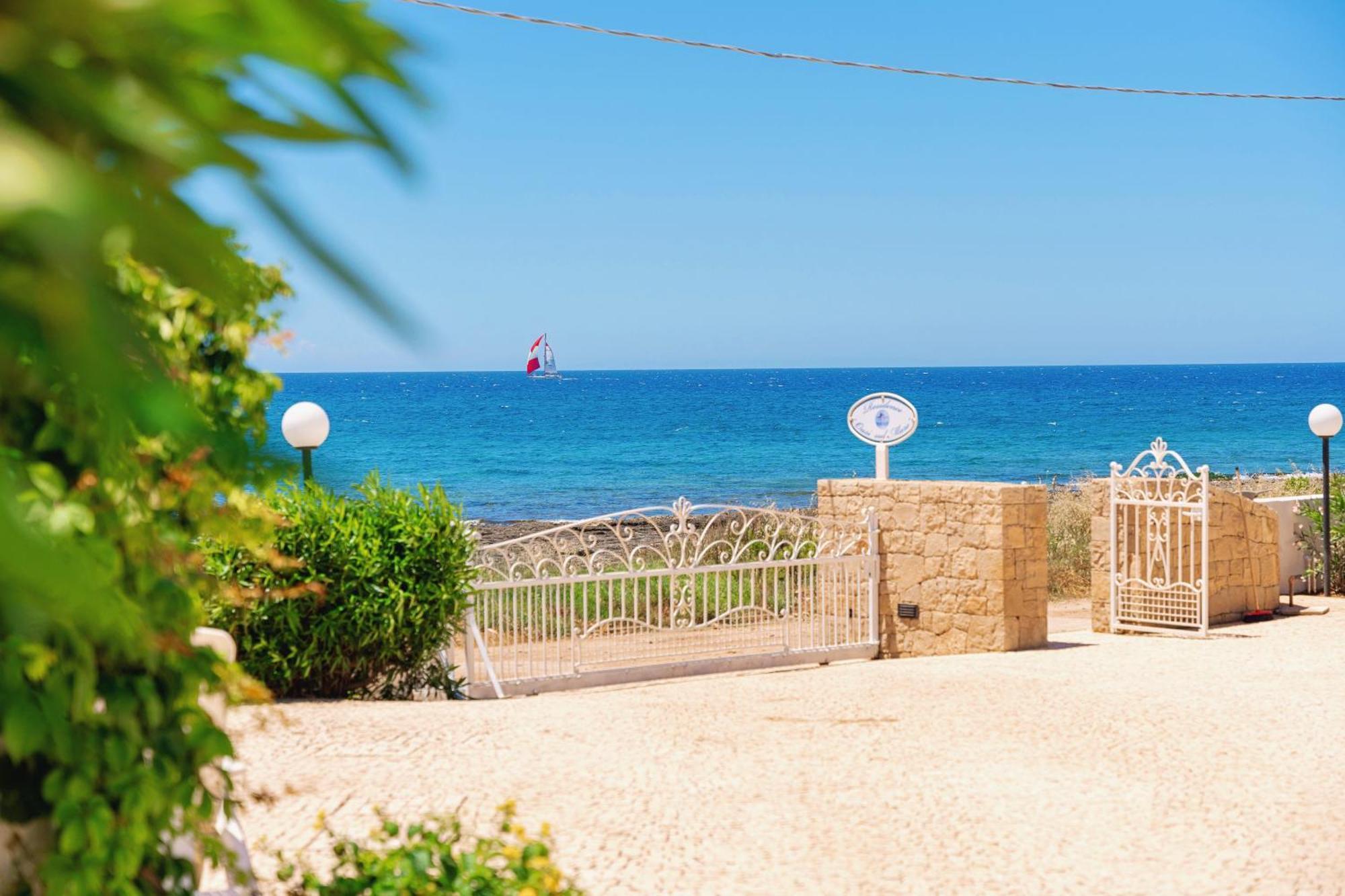 Residence Oasi Sul Mare Torre Suda Bagian luar foto
